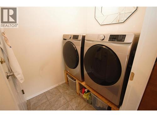 189 Willows Place, Oliver, BC - Indoor Photo Showing Laundry Room