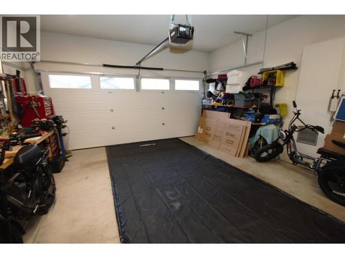 189 Willows Place, Oliver, BC - Indoor Photo Showing Garage