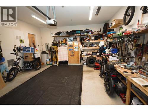 189 Willows Place, Oliver, BC - Indoor Photo Showing Garage