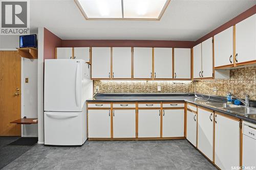 304 706 Confederation Drive, Saskatoon, SK - Indoor Photo Showing Kitchen With Double Sink