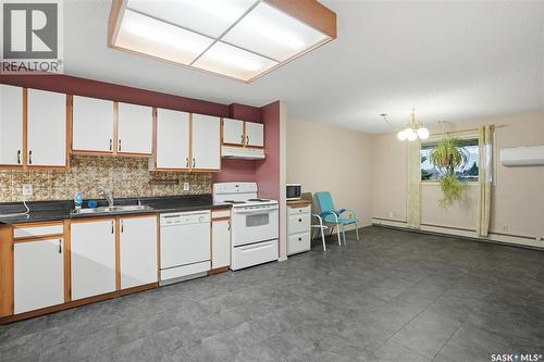 304 706 Confederation Drive, Saskatoon, SK - Indoor Photo Showing Kitchen With Double Sink