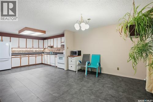 304 706 Confederation Drive, Saskatoon, SK - Indoor Photo Showing Kitchen