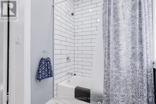 20 Sherman Avenue S, Hamilton, ON - Indoor Photo Showing Bathroom