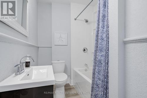 20 Sherman Avenue S, Hamilton, ON - Indoor Photo Showing Bathroom