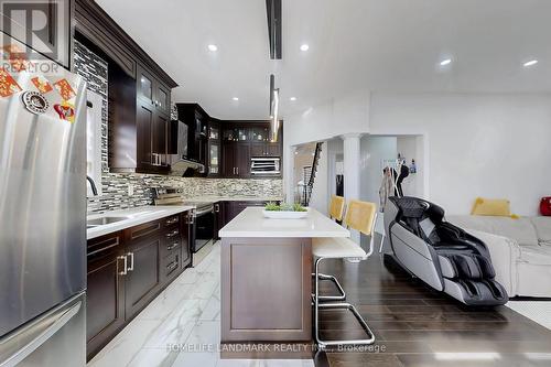 52 Lakespring Drive, Markham, ON - Indoor Photo Showing Kitchen With Upgraded Kitchen