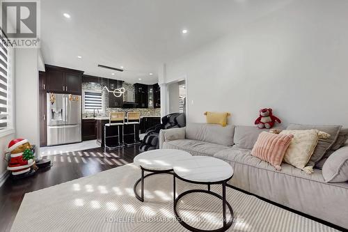 52 Lakespring Drive, Markham, ON - Indoor Photo Showing Living Room