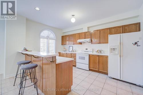 108 - 190 Harding Boulevard W, Richmond Hill, ON - Indoor Photo Showing Kitchen