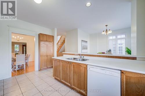 108 - 190 Harding Boulevard W, Richmond Hill, ON - Indoor Photo Showing Kitchen With Double Sink