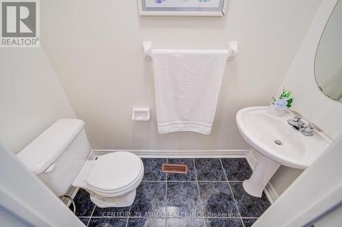 2nd Floor Powder Room - 108 - 190 Harding Boulevard W, Richmond Hill, ON - Indoor Photo Showing Bathroom