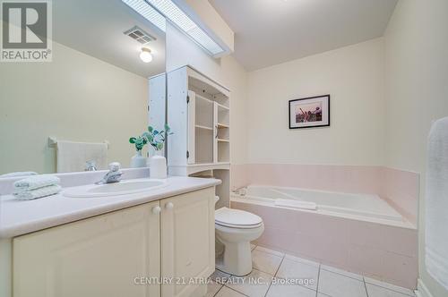 108 - 190 Harding Boulevard W, Richmond Hill, ON - Indoor Photo Showing Bathroom