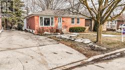 425 CENTRE STREET E  Richmond Hill, ON L4C 1B8