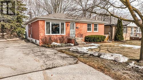 425 CENTRE STREET E  Richmond Hill, ON L4C 1B8