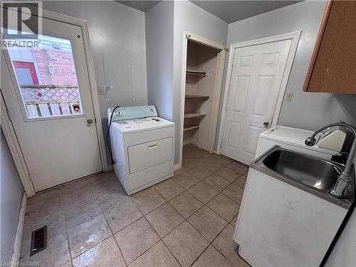 15 Strada Boulevard, St. Catharines, ON - Indoor Photo Showing Laundry Room