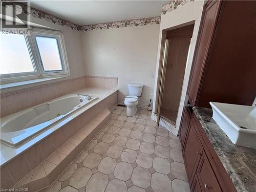 15 Strada Boulevard, St. Catharines, ON - Indoor Photo Showing Bathroom