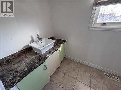 15 Strada Boulevard, St. Catharines, ON - Indoor Photo Showing Bathroom