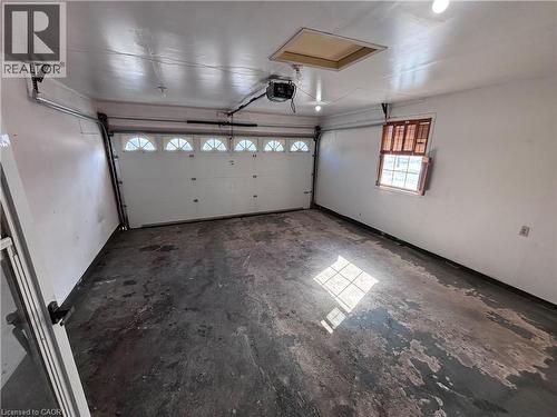 15 Strada Boulevard, St. Catharines, ON - Indoor Photo Showing Garage