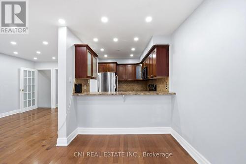 116 - 1538 Lancaster Drive, Oakville, ON - Indoor Photo Showing Kitchen