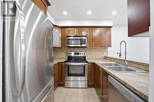116 - 1538 Lancaster Drive, Oakville, ON - Indoor Photo Showing Kitchen With Double Sink