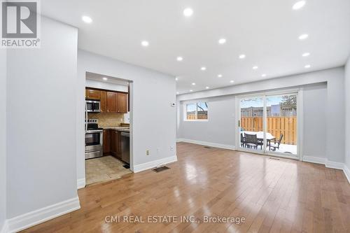 116 - 1538 Lancaster Drive, Oakville, ON - Indoor