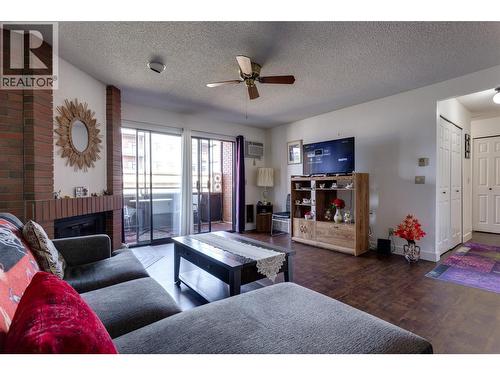 1490B Gordon Drive Unit# 206, Kelowna, BC - Indoor Photo Showing Living Room