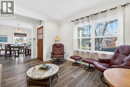 710 Rennie Street, Hamilton, ON - Indoor Photo Showing Living Room
