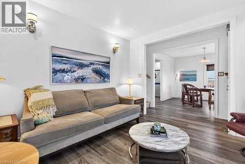 710 Rennie Street, Hamilton, ON - Indoor Photo Showing Living Room