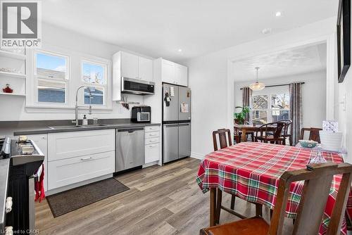 710 Rennie Street, Hamilton, ON - Indoor Photo Showing Kitchen