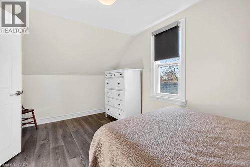 710 Rennie Street, Hamilton, ON - Indoor Photo Showing Bedroom
