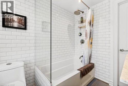 710 Rennie Street, Hamilton, ON - Indoor Photo Showing Bathroom