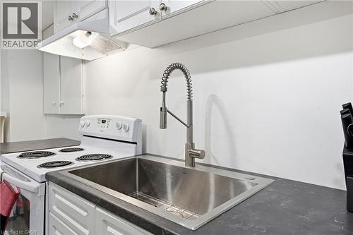 48 Champlain Avenue, Hamilton, ON - Indoor Photo Showing Kitchen