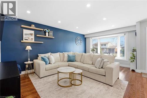 48 Champlain Avenue, Hamilton, ON - Indoor Photo Showing Living Room
