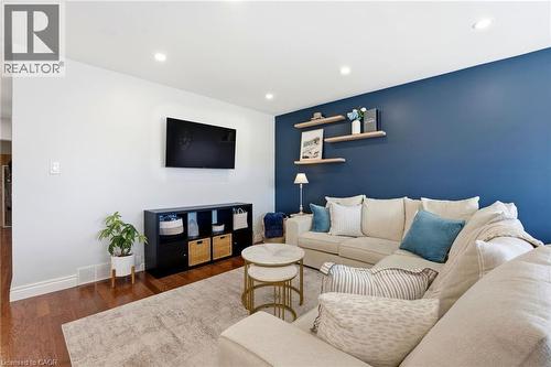 48 Champlain Avenue, Hamilton, ON - Indoor Photo Showing Living Room