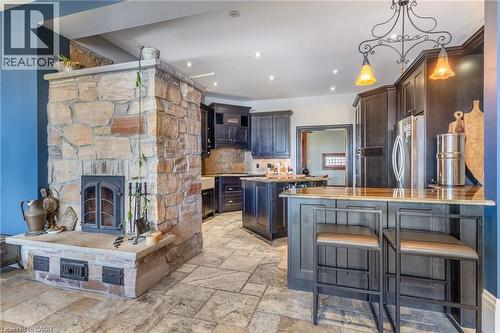 957 Beach Boulevard, Hamilton, ON - Indoor Photo Showing Kitchen With Upgraded Kitchen