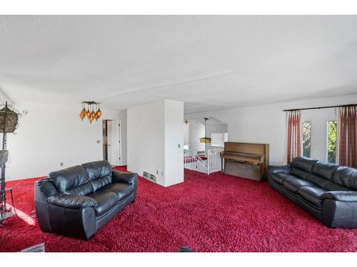 8841 Delmonte Crescent, Delta, BC - Indoor Photo Showing Living Room