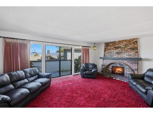 8841 Delmonte Crescent, Delta, BC - Indoor Photo Showing Living Room With Fireplace