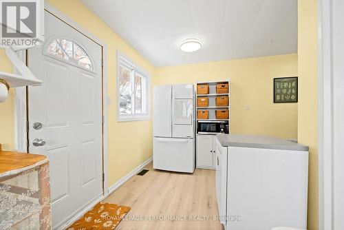 Kitchen and side door - 1430 Edgecliffe Avenue, Ottawa, ON - Indoor Photo Showing Other Room