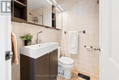 Main family bath - 1430 Edgecliffe Avenue, Ottawa, ON - Indoor Photo Showing Bathroom