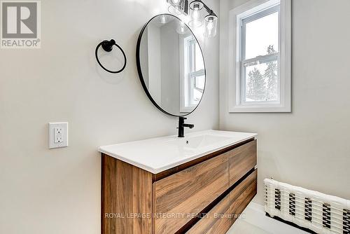 301 Zephyr Avenue, Ottawa, ON - Indoor Photo Showing Other Room