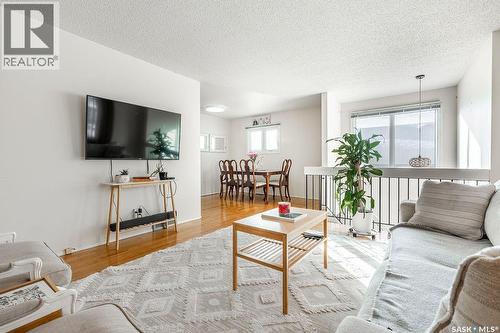 724 M Avenue S, Saskatoon, SK - Indoor Photo Showing Living Room