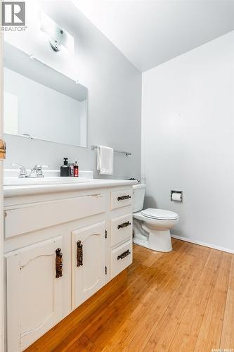 724 M Avenue S, Saskatoon, SK - Indoor Photo Showing Bathroom