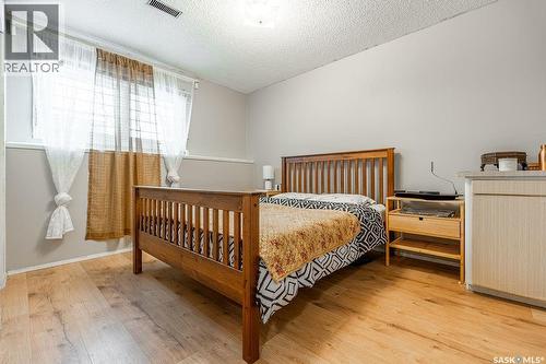 724 M Avenue S, Saskatoon, SK - Indoor Photo Showing Bedroom