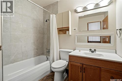 100 Cruise Street, Saskatoon, SK - Indoor Photo Showing Bathroom