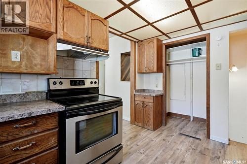 100 Cruise Street, Saskatoon, SK - Indoor Photo Showing Kitchen