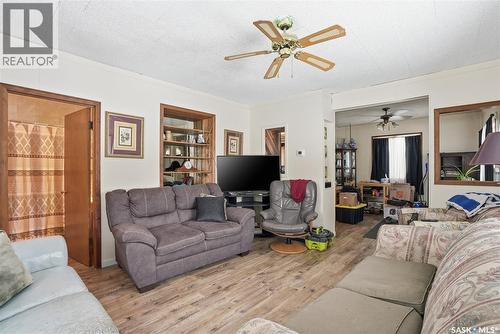 100 Cruise Street, Saskatoon, SK - Indoor Photo Showing Living Room
