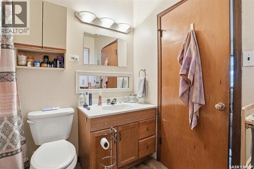 100 Cruise Street, Saskatoon, SK - Indoor Photo Showing Bathroom