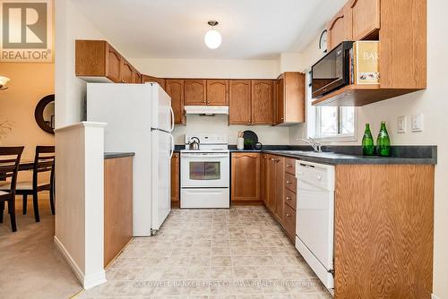 389 Wiffen Private, Ottawa, ON - Indoor Photo Showing Kitchen