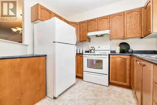 389 Wiffen Private, Ottawa, ON - Indoor Photo Showing Kitchen