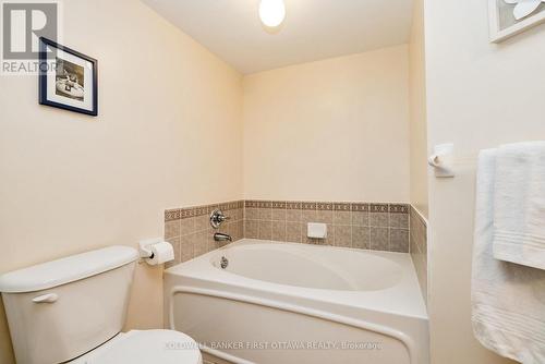389 Wiffen Private, Ottawa, ON - Indoor Photo Showing Bathroom