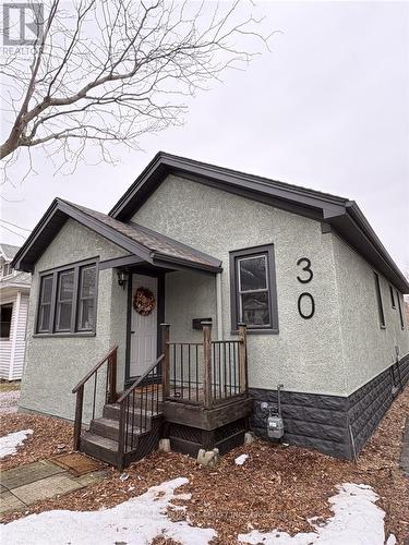 30 EASTCHESTER AVENUE  St. Catharines, ON L2P 2V6