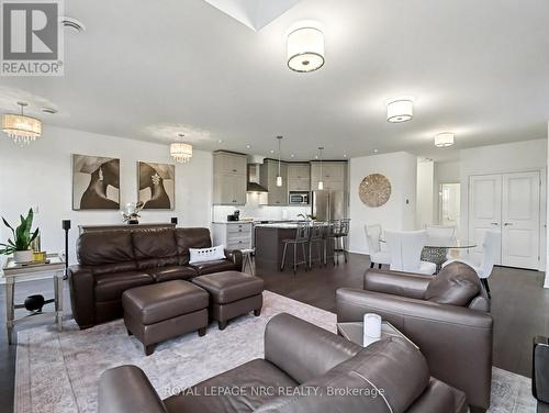 A7 - 7 Aberdeen Lane S, Niagara-On-The-Lake (Town), ON - Indoor Photo Showing Living Room